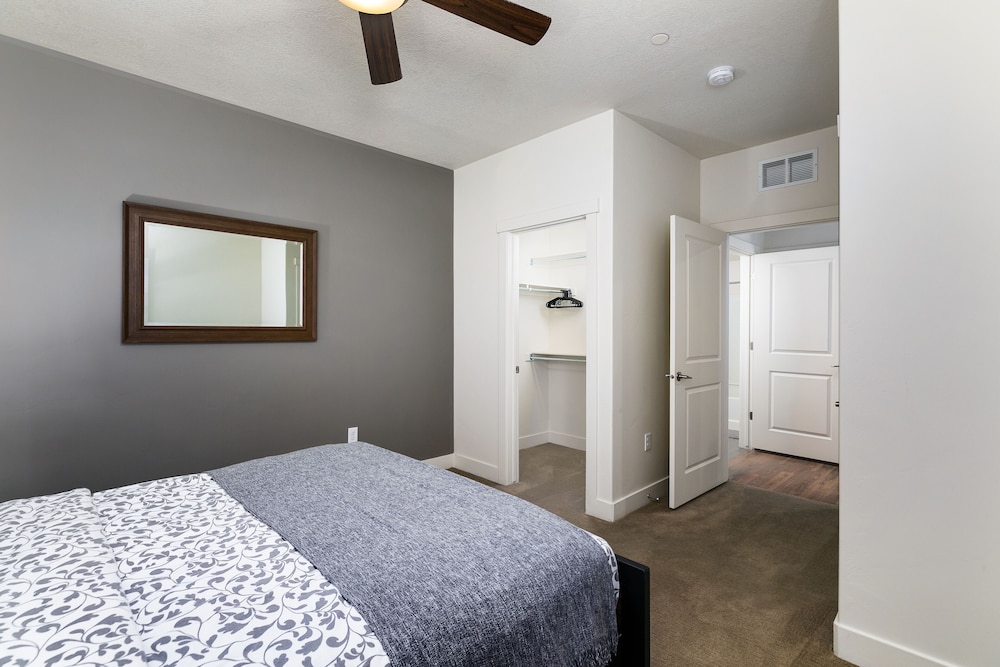 Signature Apartment, 1 Bedroom, Non Smoking, Kitchen photo 1
