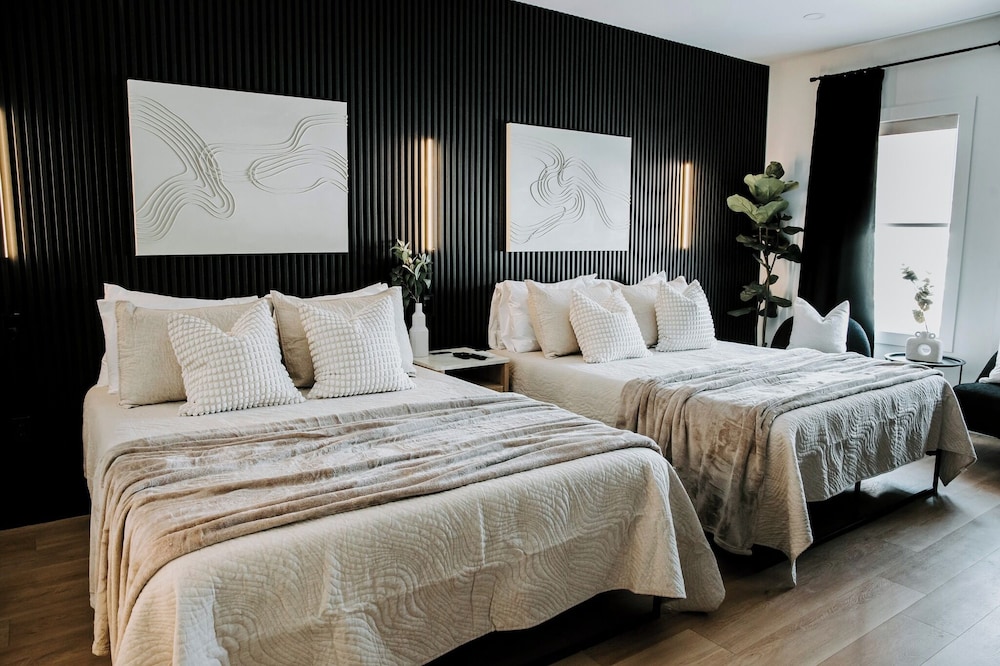 Room, 2 Queen Beds, Non Smoking