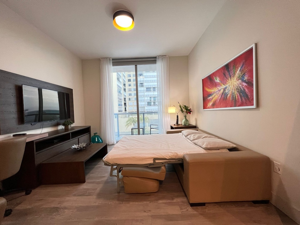 Comfort Room, 1 Bedroom, Balcony, Partial Ocean View photo 2
