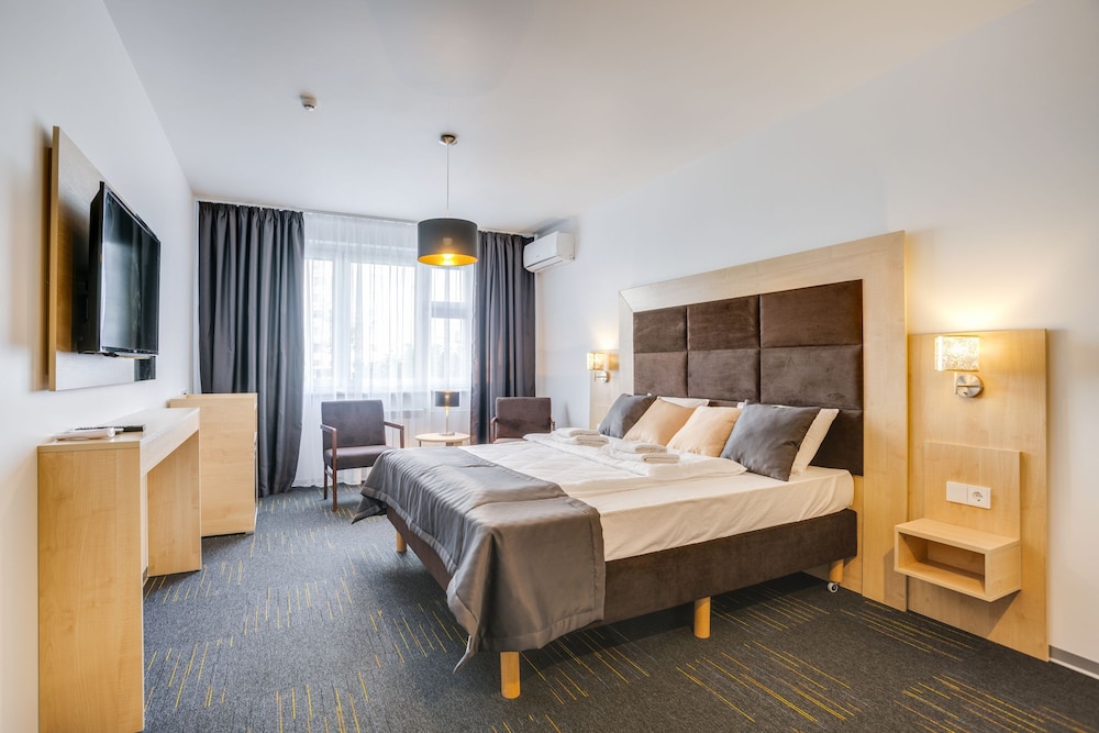 Suite, Hot Tub (3)