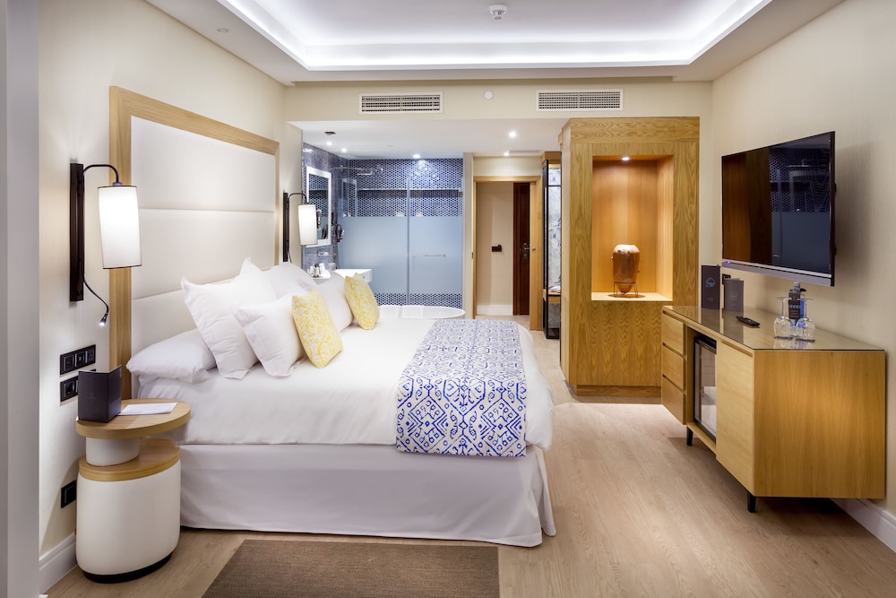 Luxury Room, 1 King Bed