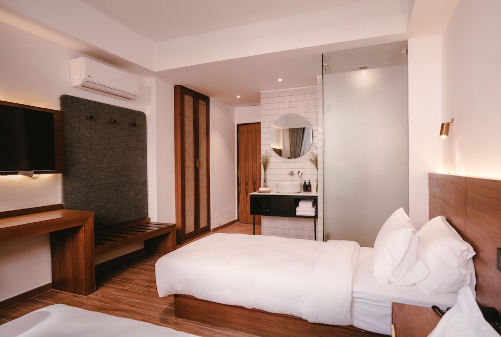 Deluxe Double or Twin Room - Photo 5