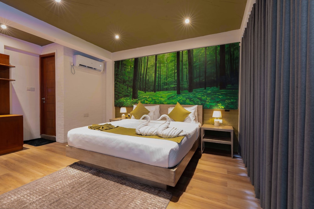 Family Room, Balcony, Mountain View