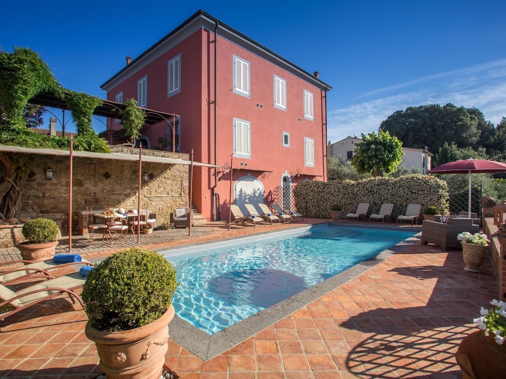 Villa photo 1