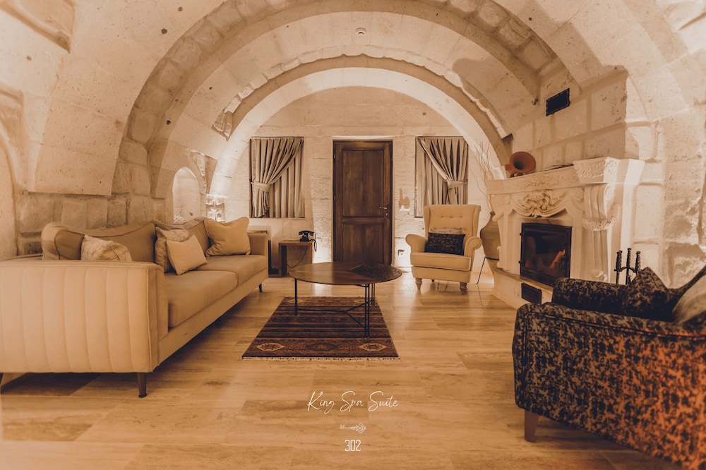 Spa Cave Suite photo 1
