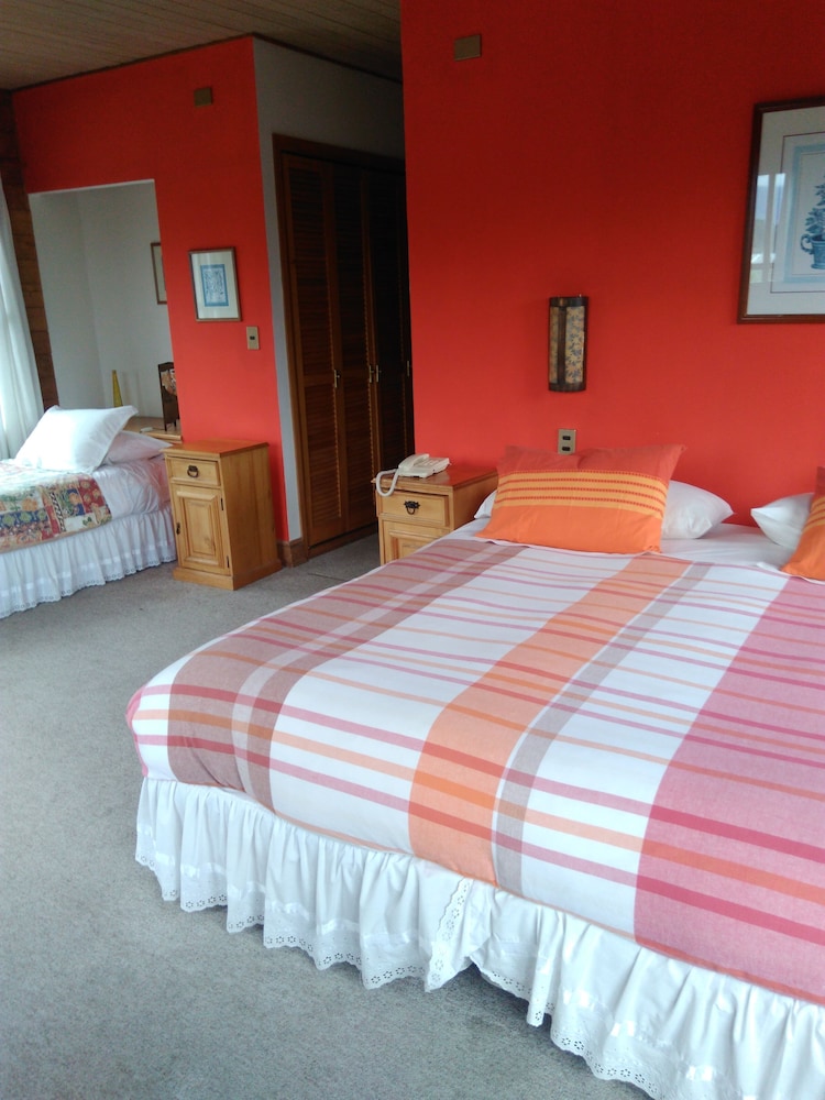 Triple room with 1 double and 1 single bed photo 2