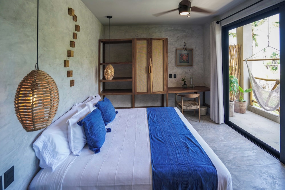Deluxe Room 4