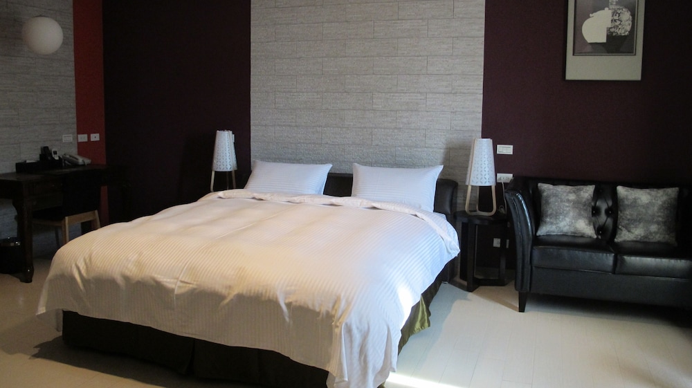 Deluxe Suite, 1 Queen Bed, Non Smoking photo 1