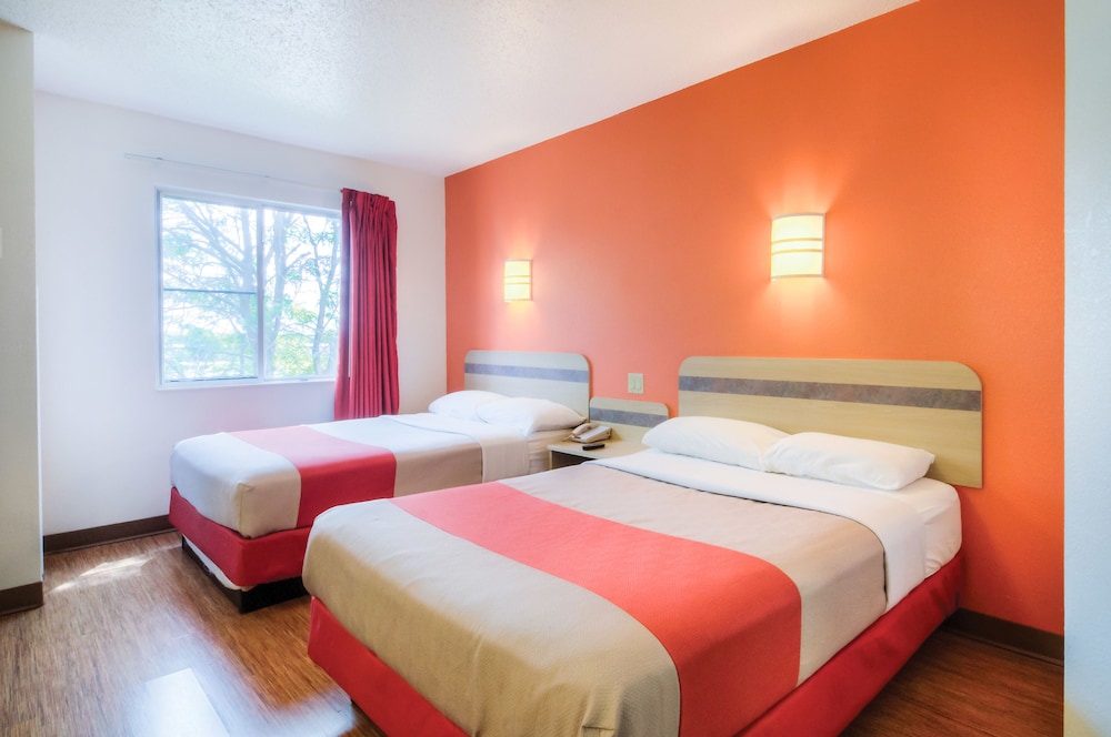 Deluxe Room, 2 Double Beds, Non Smoking, Refrigerator & Microwave photo 3