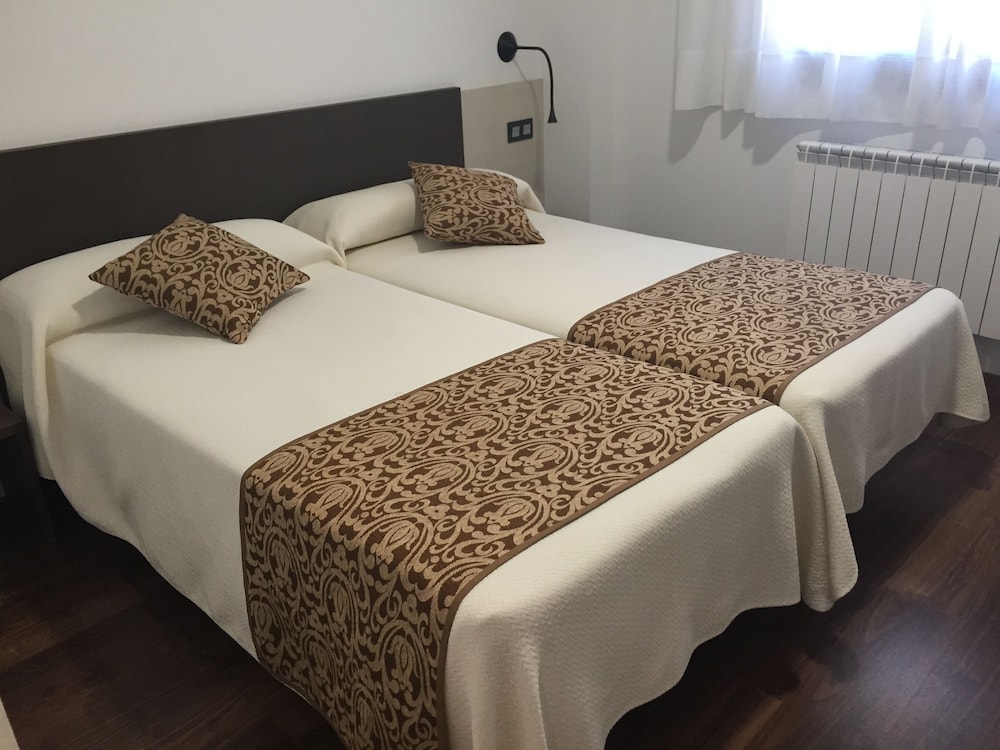 Standard Double or Twin Room photo 3