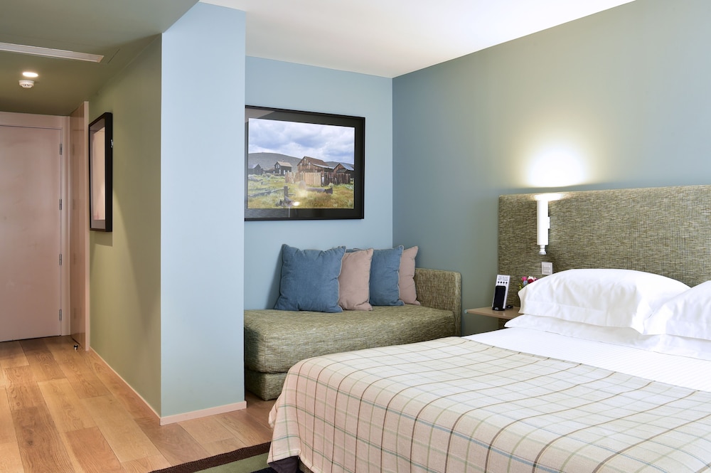 Penthouse, City View