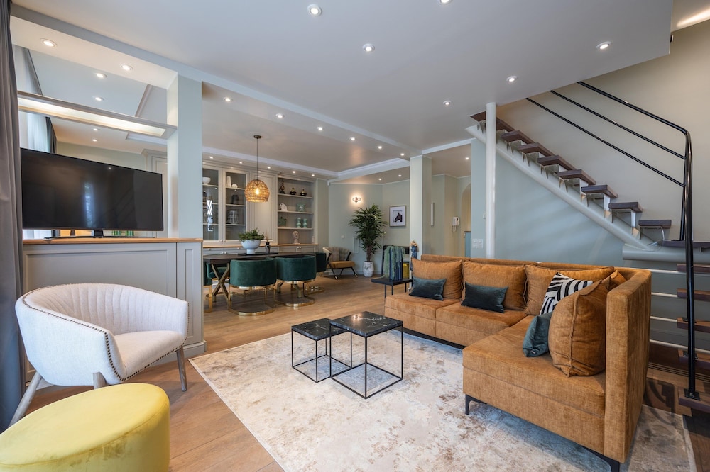Triplex Apartment