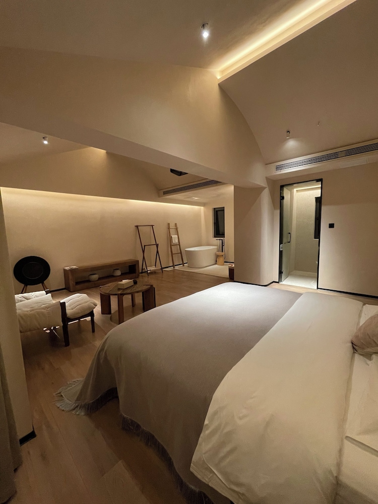 Senior Twin Room, Garden View
