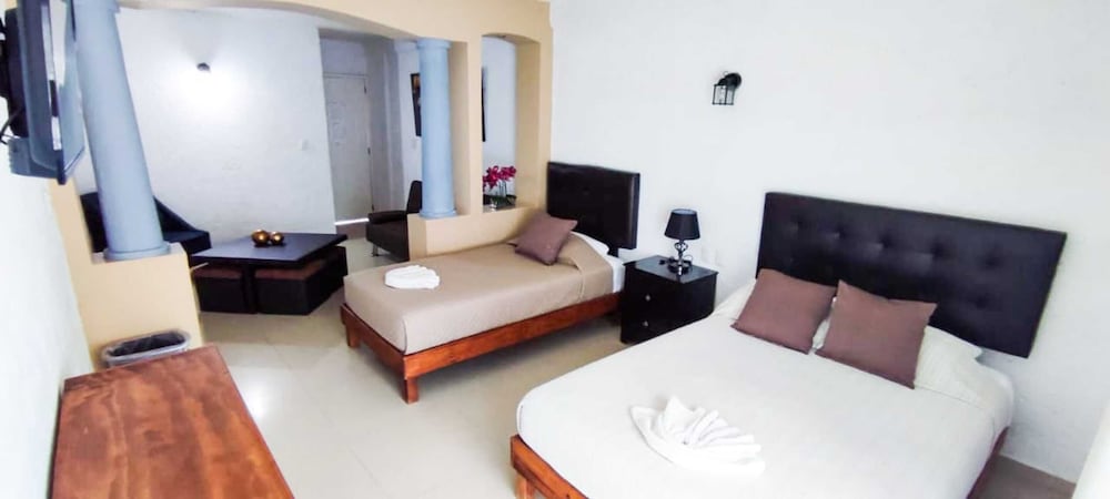 Standard Suite, Multiple Beds, Non Smoking, Balcony photo 2