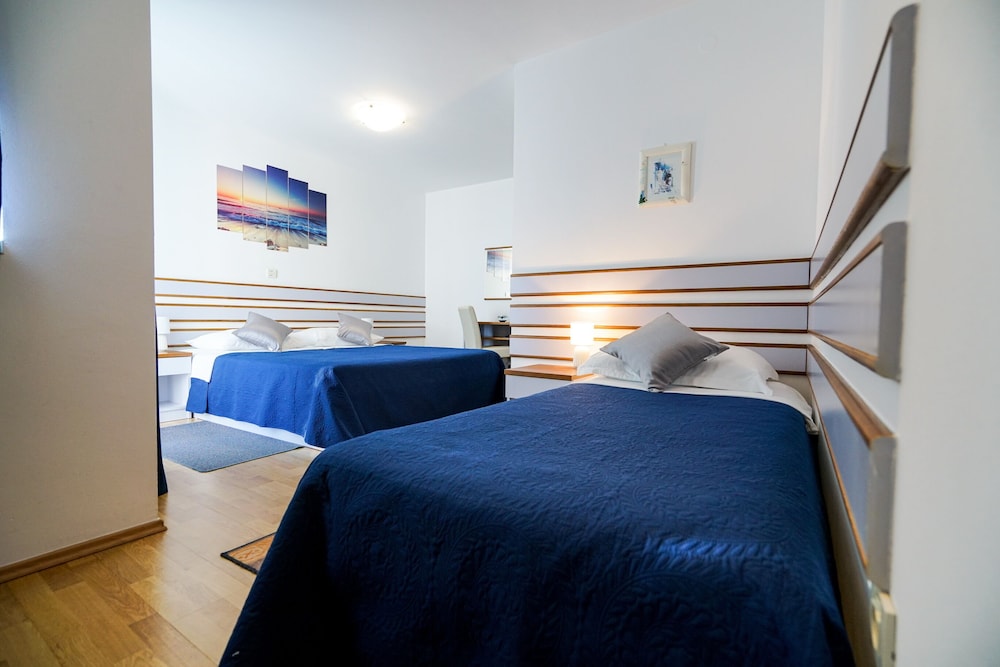 Triple Room, Balcony, Partial Sea View