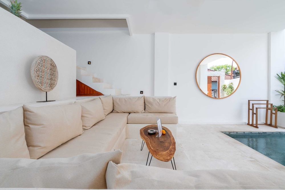 Basic Villa photo 2