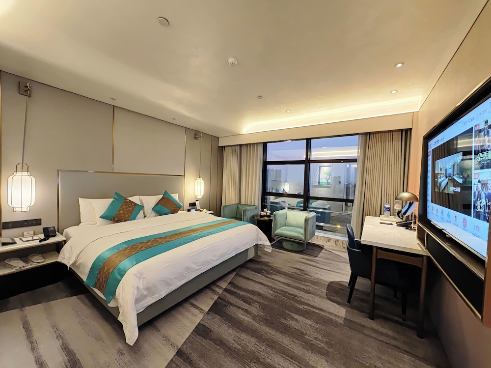 Superior Suite, City View