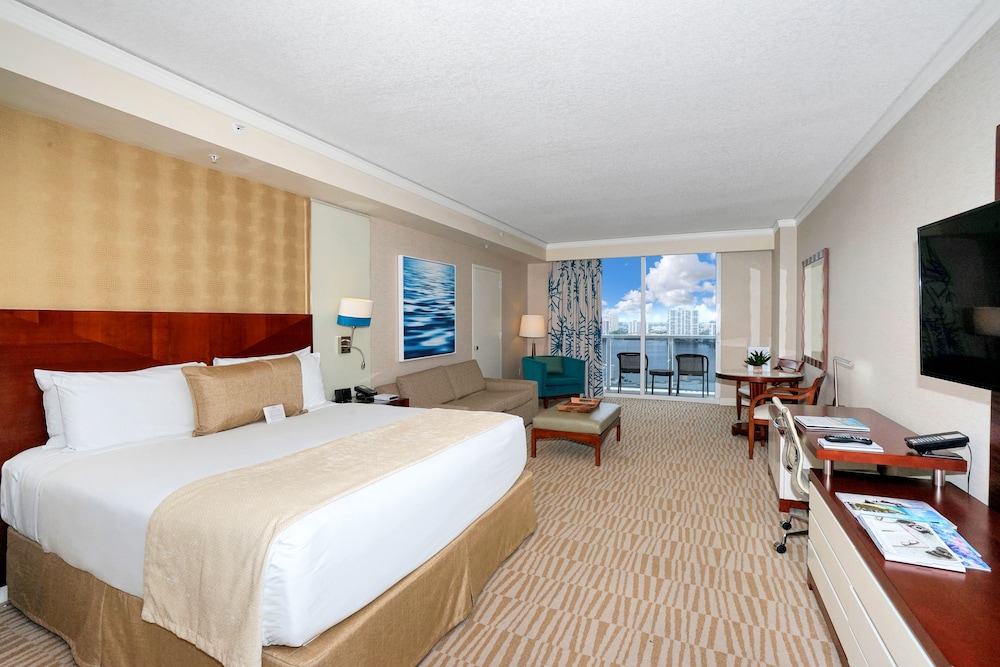 Junior Studio Suite, 1 King Bed with Sofa bed, Kitchenette photo 1