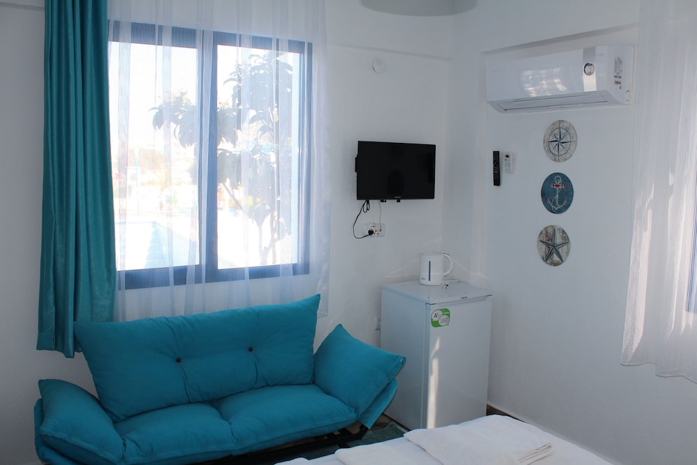 Economy Room, 1 Double Bed, Non Smoking, Pool View
