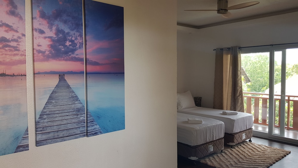 Deluxe Suite, 2 Bedrooms, Pool View photo 1