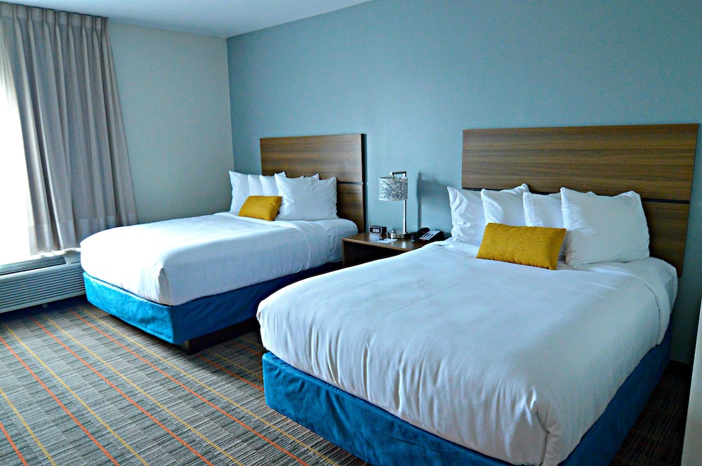 Suite, 2 Queen Beds, Non Smoking, Kitchenette (with Sofabed) photo 3