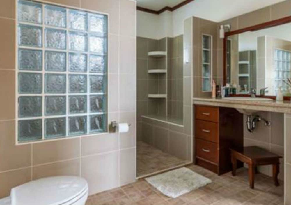 Villa 8 photo 2