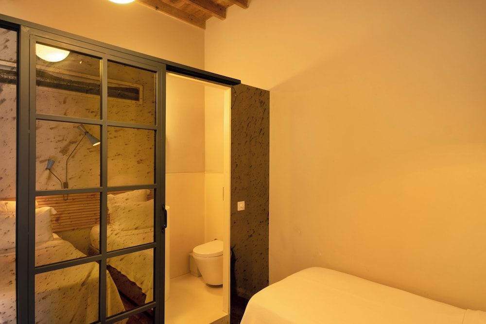 Basic Double or Twin Room - Photo 4