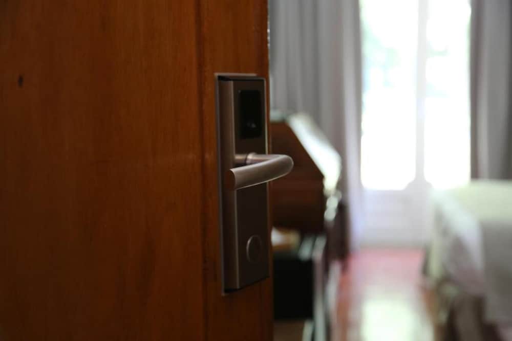 Standard Double or Twin Room (Single Use )