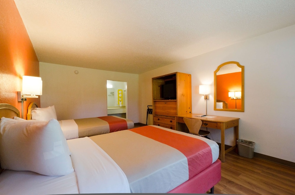Standard Room, 2 Double Beds, Accessible, Non Smoking photo 2