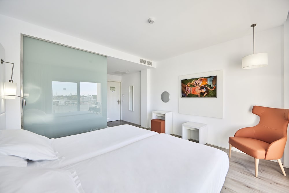 Twin Room, Balcony, Pool View - Photo 1