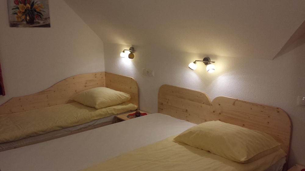Basic Triple Room, 3 Twin Beds photo 1