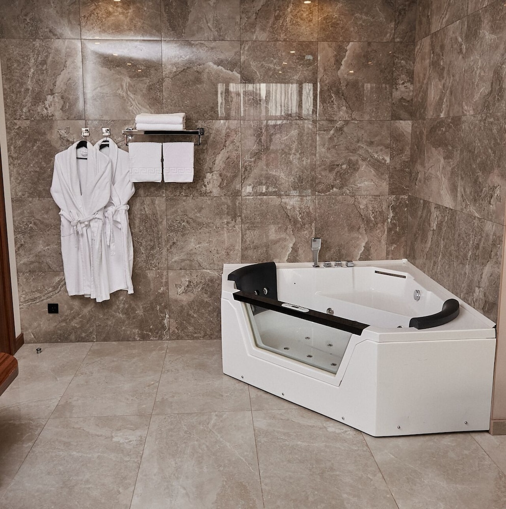Superior Room, Jetted Tub photo 3