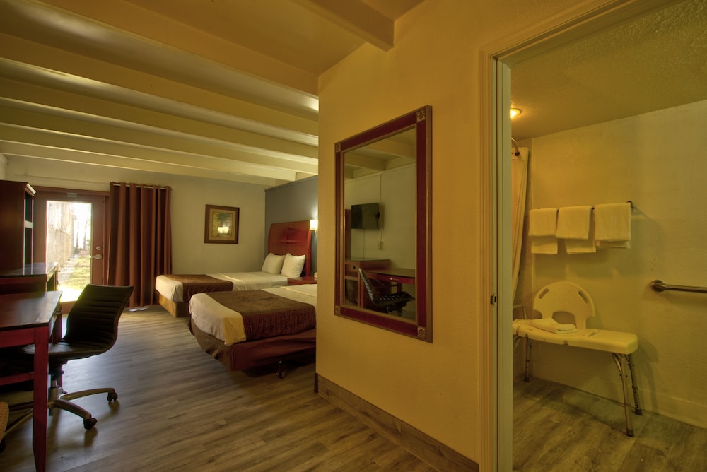 Room, 2 Queen Beds, Accessible, Refrigerator & Microwave photo 2