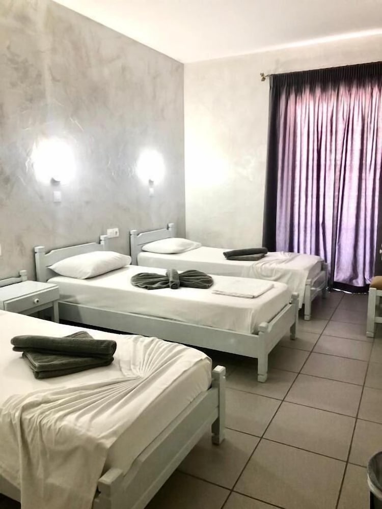 Basic Triple Room photo 1