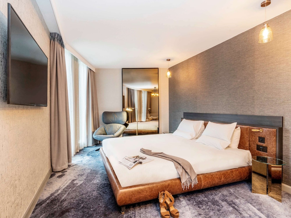 Junior Suite, 1 King Bed photo 3