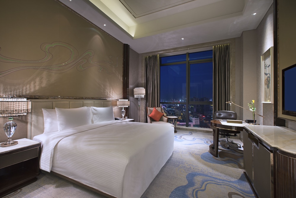 Grand Deluxe King Room