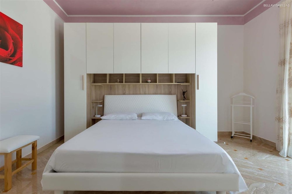Villa photo 2