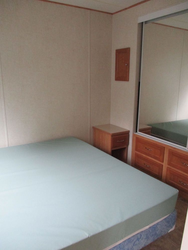 Cottage, 2 Bedrooms (No Linens Included) photo 2