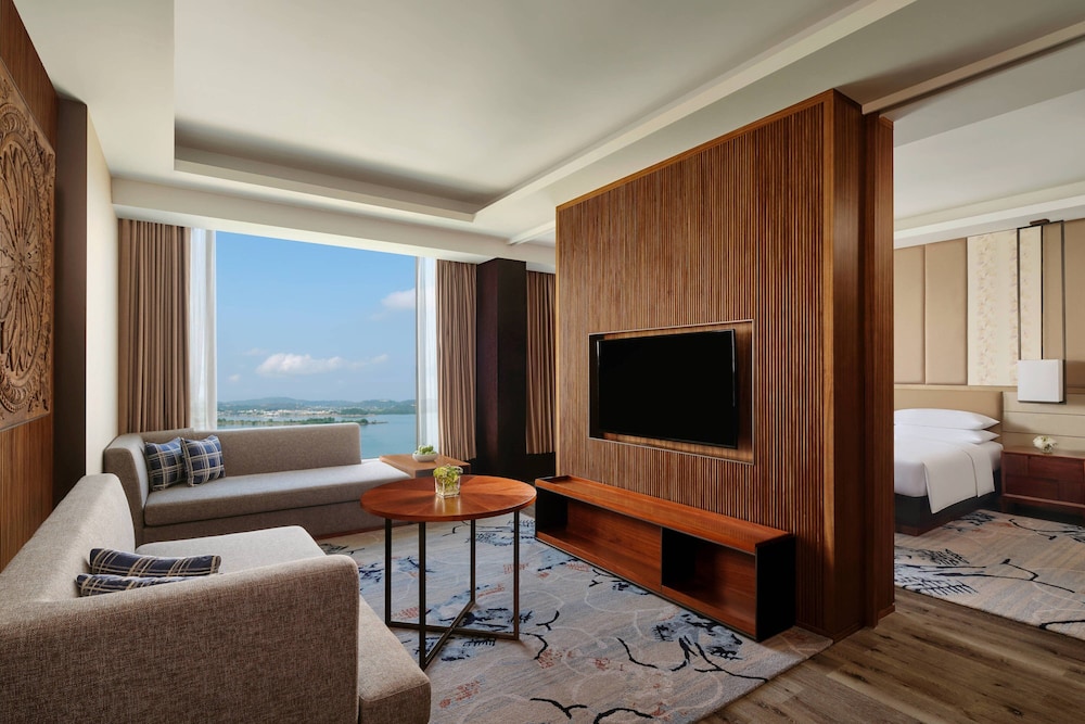 Executive Suite, 1 Bedroom - Photo 1