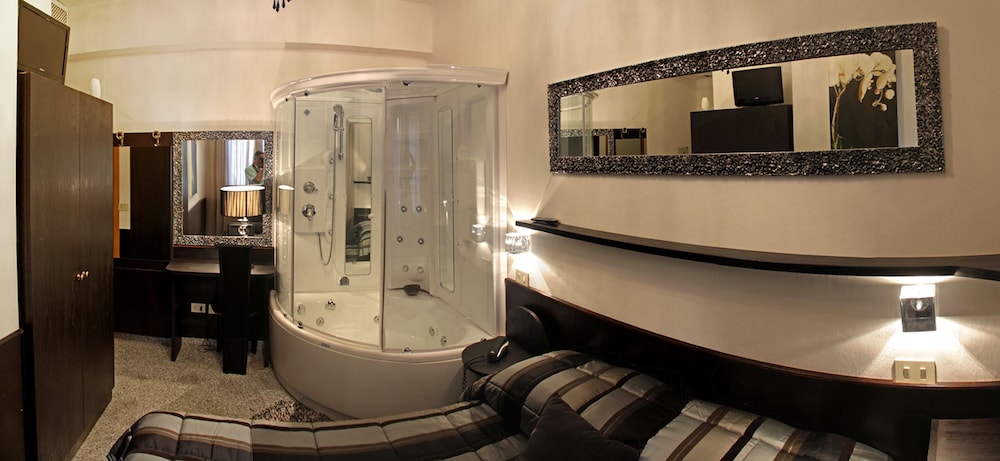 Romantic Double Room, Hot Tub - Photo 9
