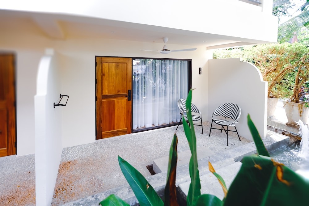 Superior Garden (1 way airport transfer) - Photo 4