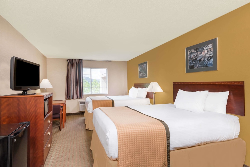 Standard Room, 2 Queen Beds, Non Smoking - Photo 1