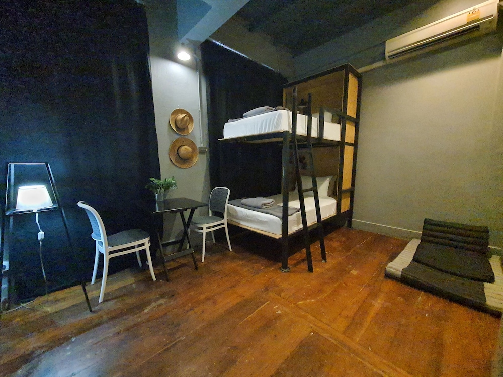Big Private Twin Bunk bed photo 2