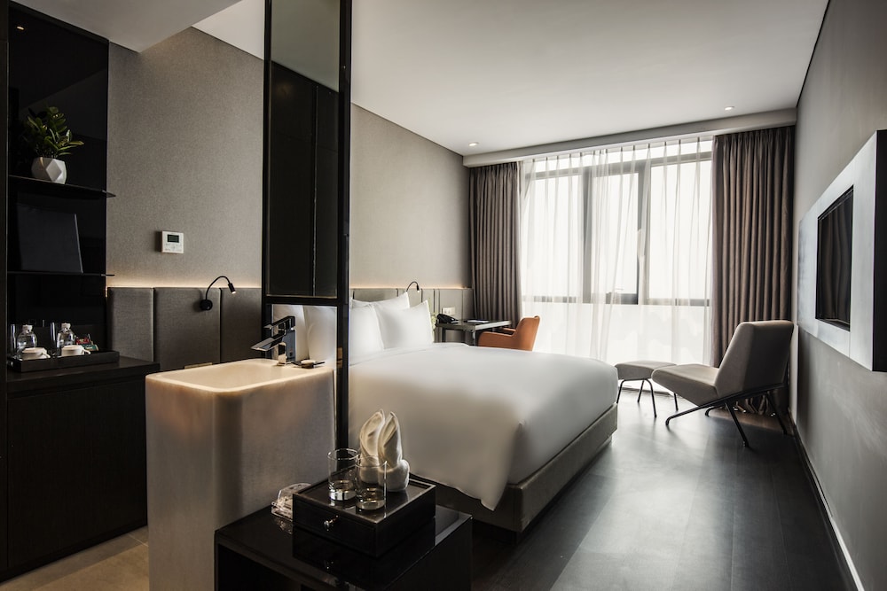Deluxe Double Room, Partial Sea View - Photo 6