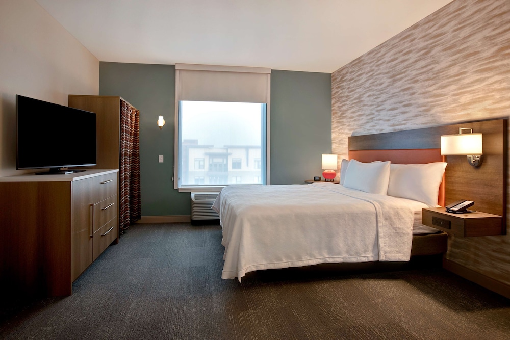 Suite, 1 King Bed, Accessible, Non Smoking (Hearing) - Photo 1