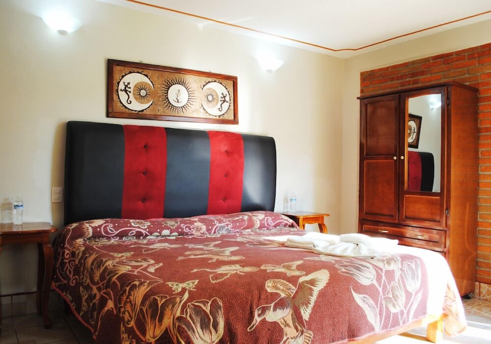 Basic Room, 1 King Bed photo 2