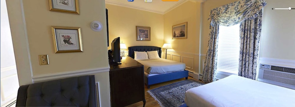 Room, Private Bathroom (Queen/Queen) photo 3