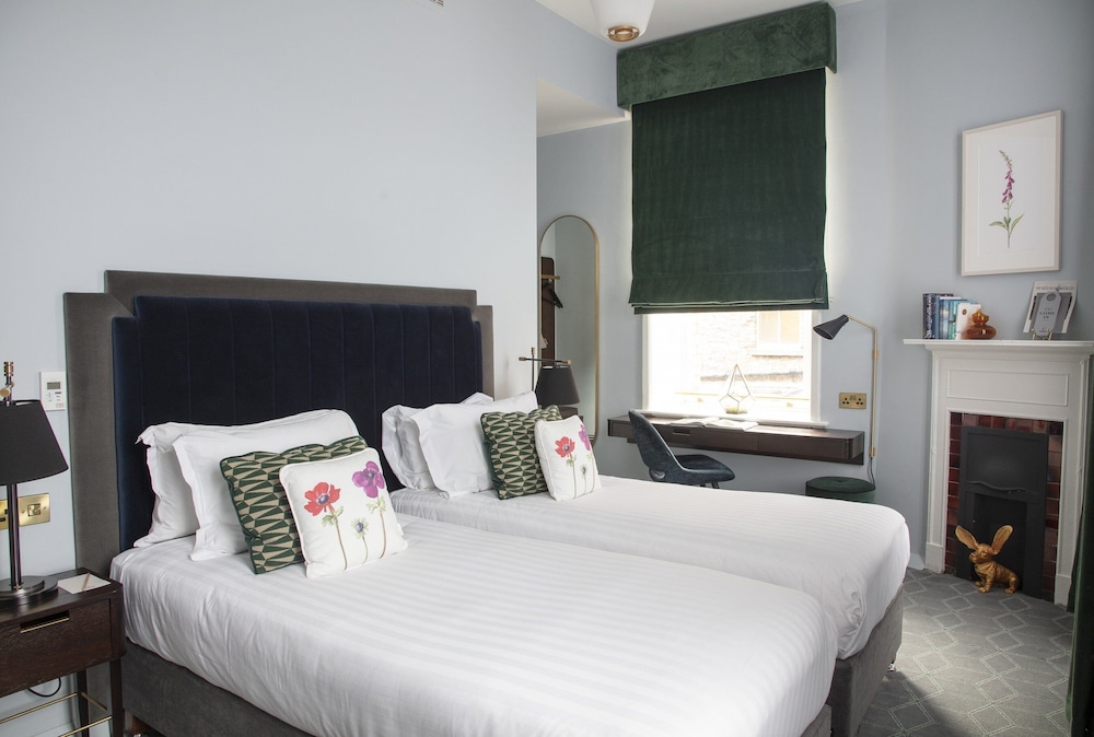 Twin Room (04 Popular)