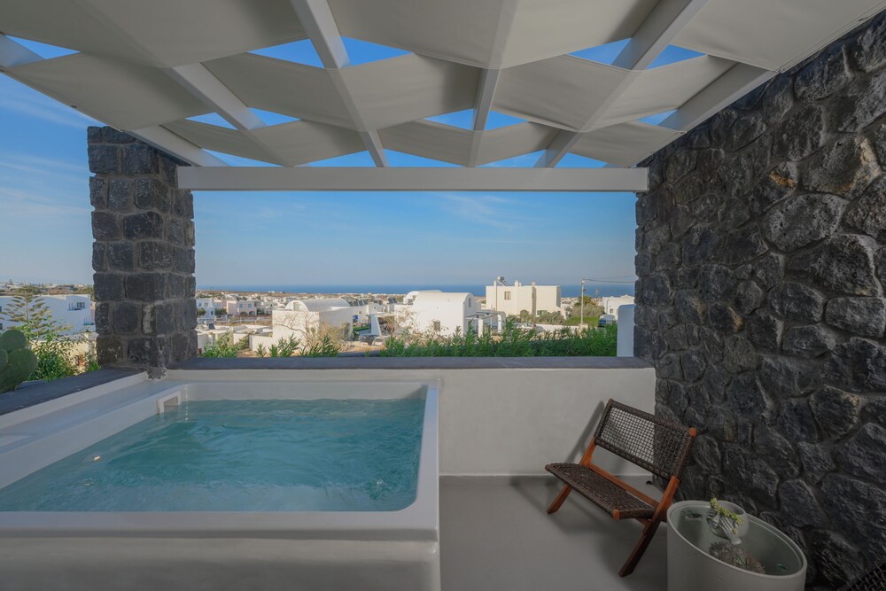 Pearl Villa with Sea View & Hot Tub