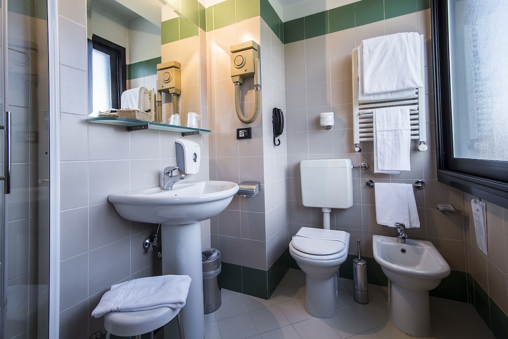 Classic Double Room Single Use - Photo 5